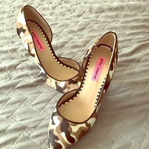 Betsey Johnson pumps